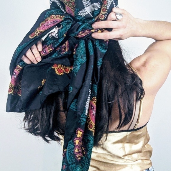 Dian Von Furstenburg Vintage black silk Scarf - Picture 4 of 11